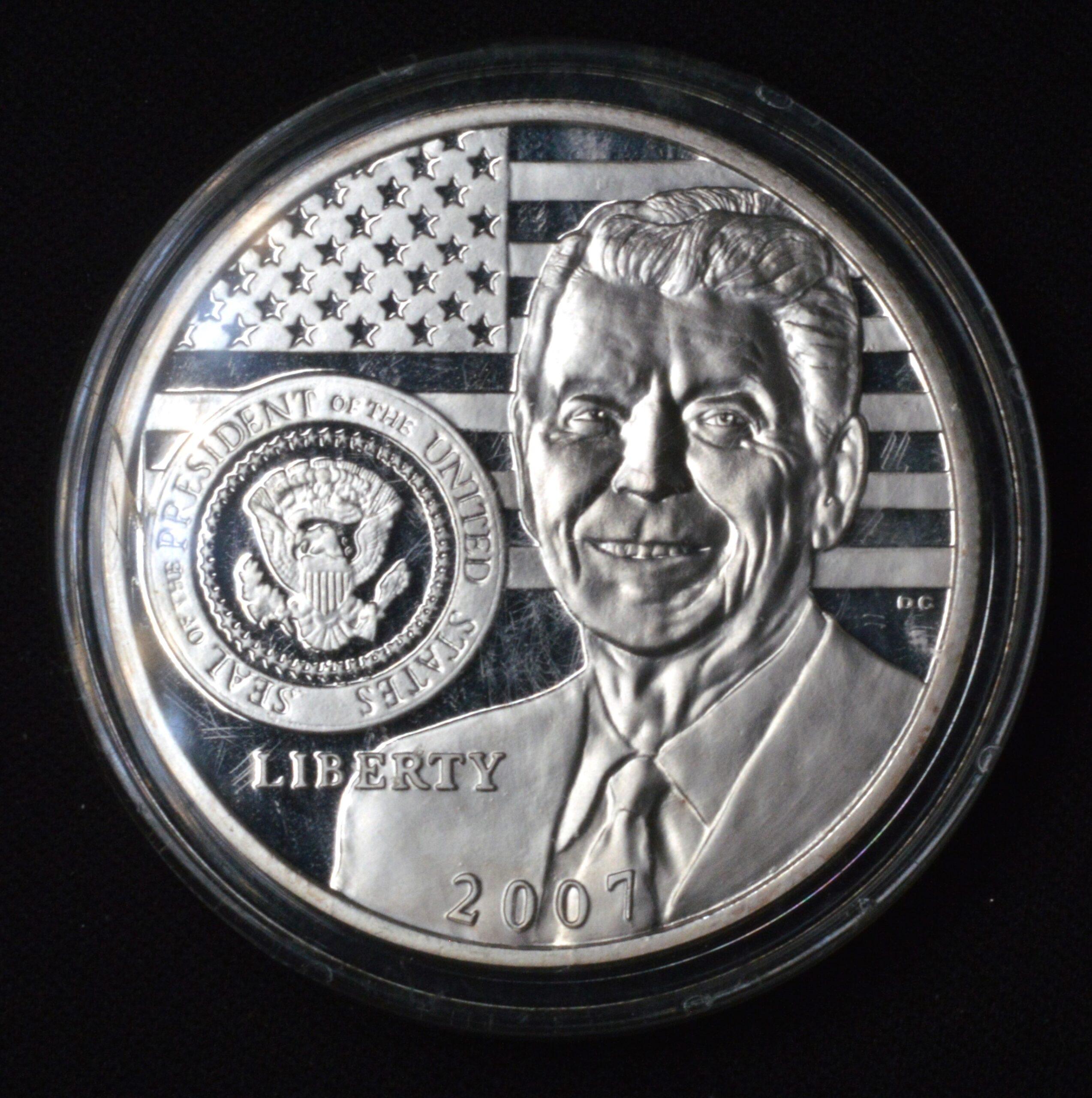 Ronald Reagan Presidential Silver Commemorative 1 Oz Round